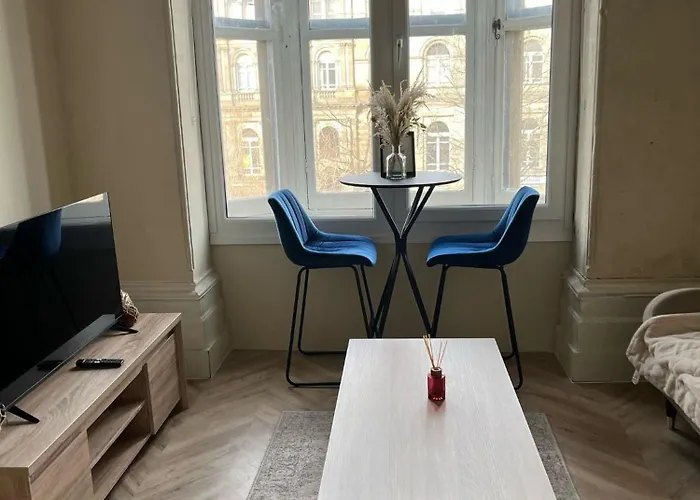 - Parking - Pet Friendly - Centre