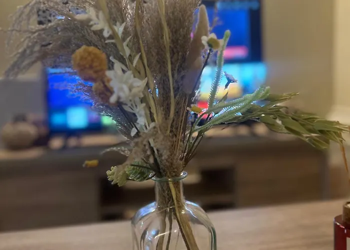 - Parking - Pet Friendly - Centre *